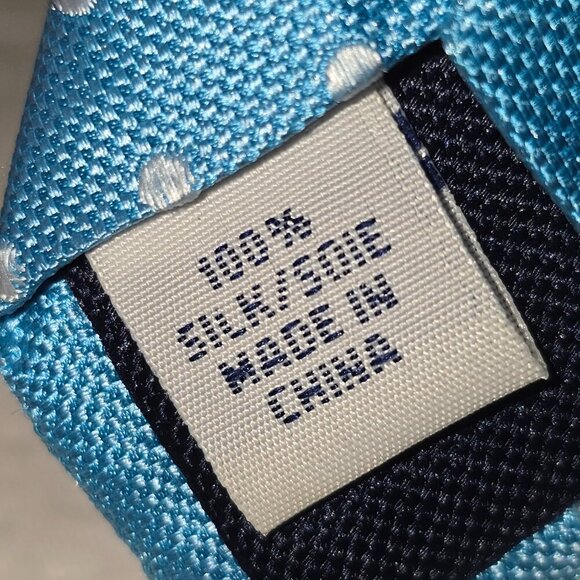 IZOD  MENS SILK TIE VIBRANT BLUE WITH WHITE DOTTED PATTERN EUC - Picture 4 of 5